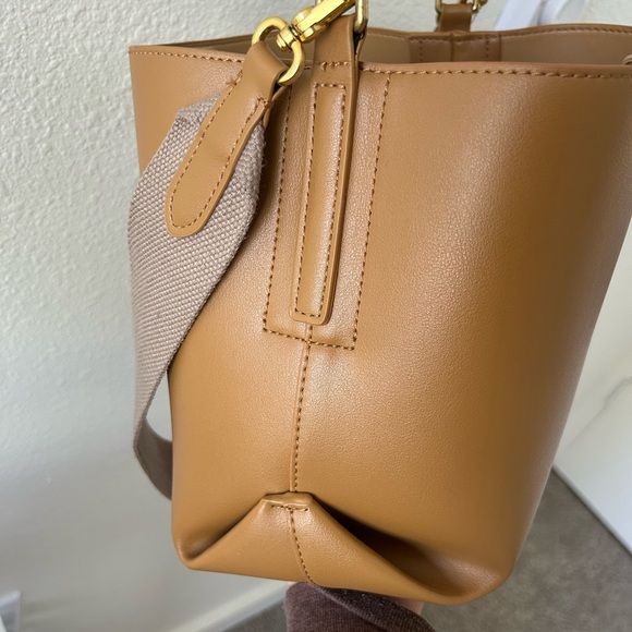 Cutie, versatile faux leather purse! - Picture 4 of 4